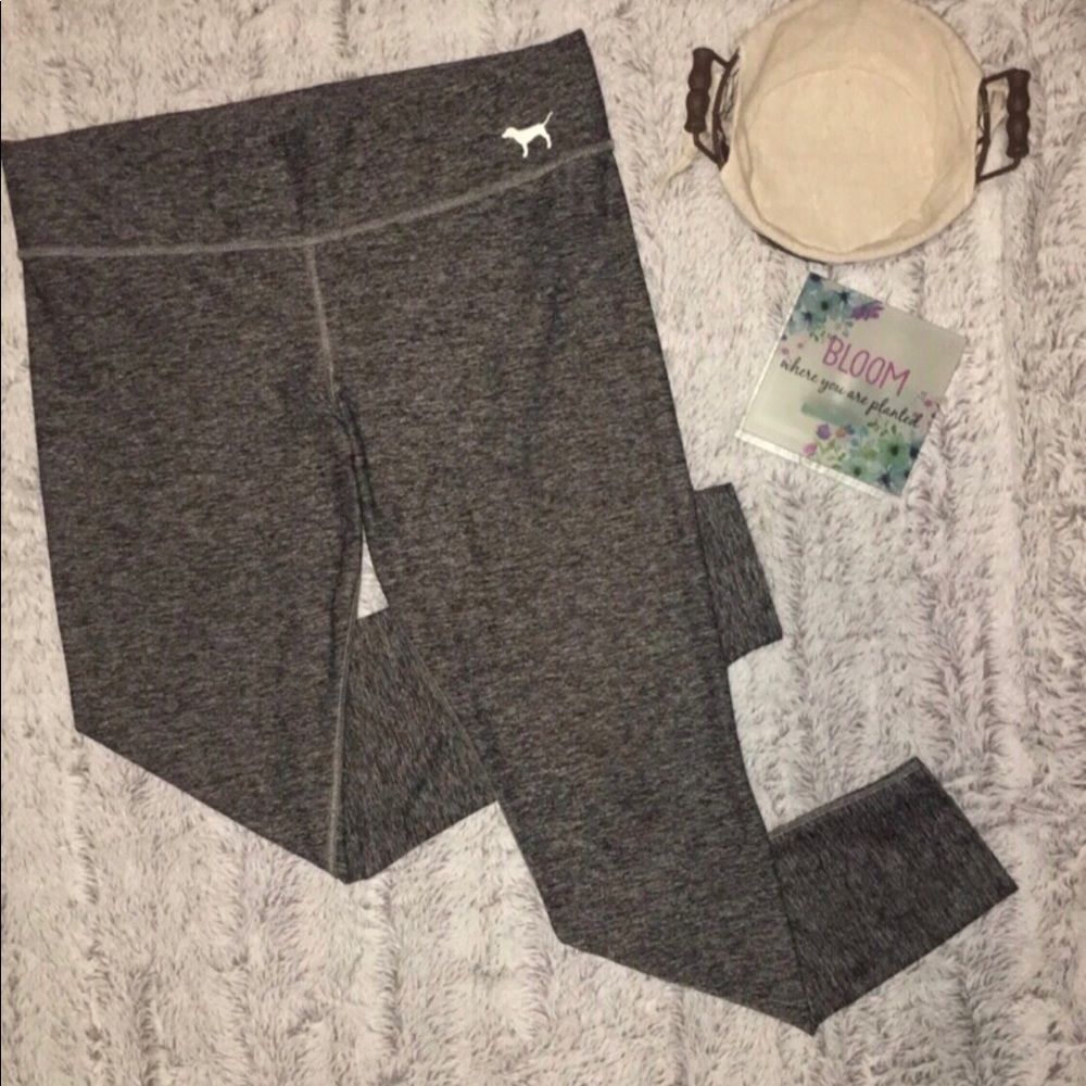 🌸VS PINK LEGGINGS🌸 Size large gray leggings🌸
